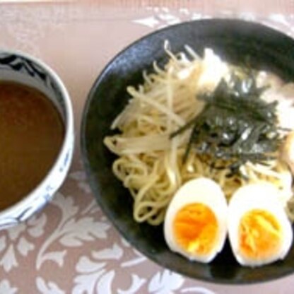 麺の湯で時間て微妙～主人は柔らかで私は少し硬め。六厘舎ではありませんがお取り寄せしたあの？つけ麺です。美味しかった～